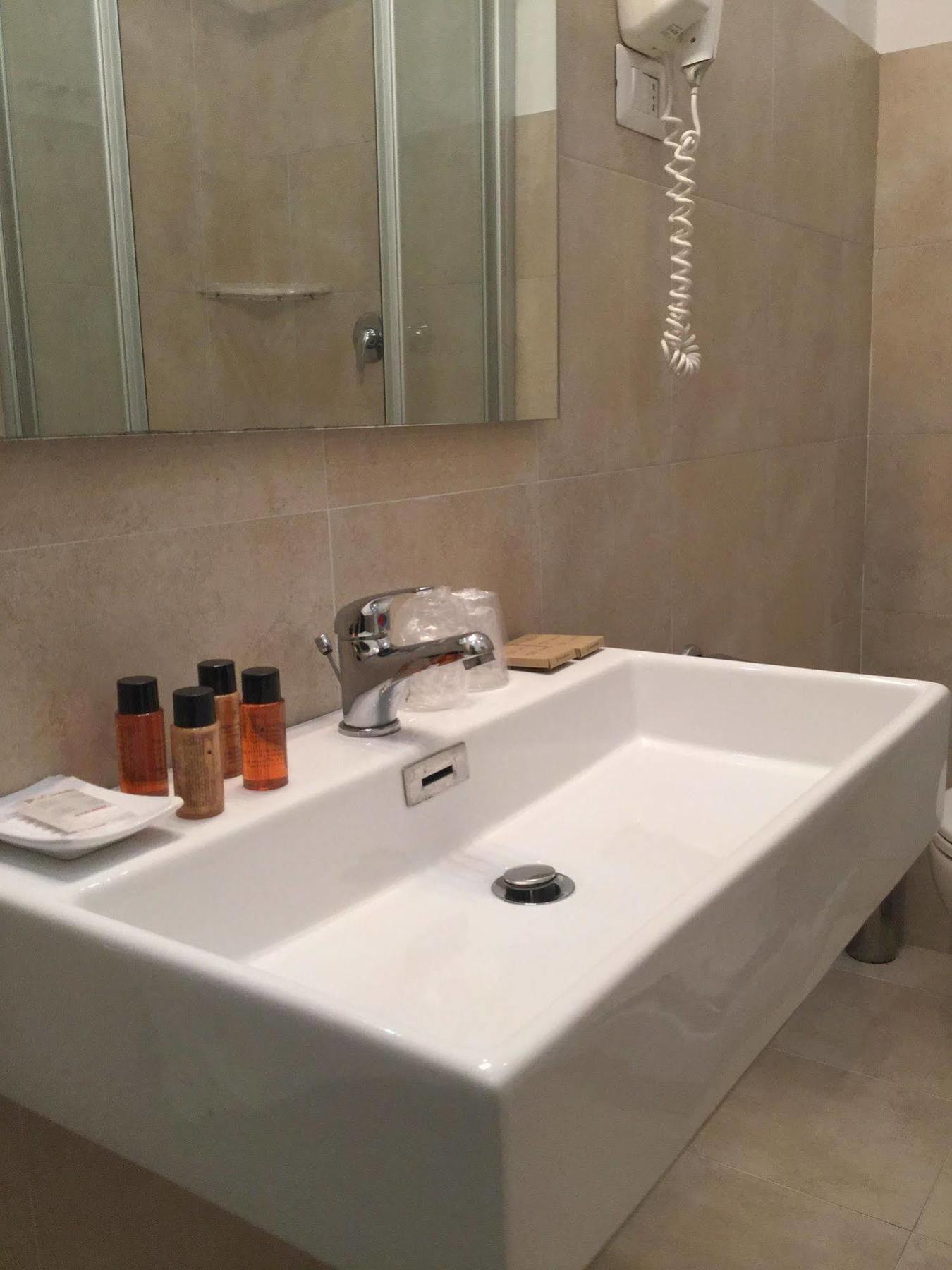 Rhome Terminal Guest House ローマ エクステリア 写真