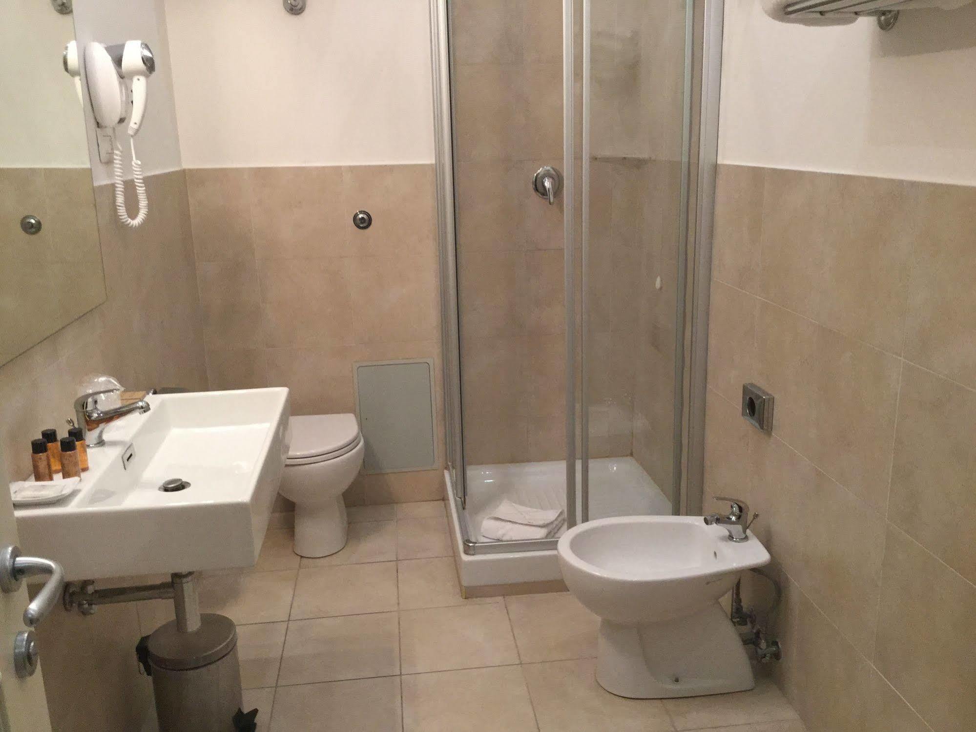 Rhome Terminal Guest House ローマ エクステリア 写真