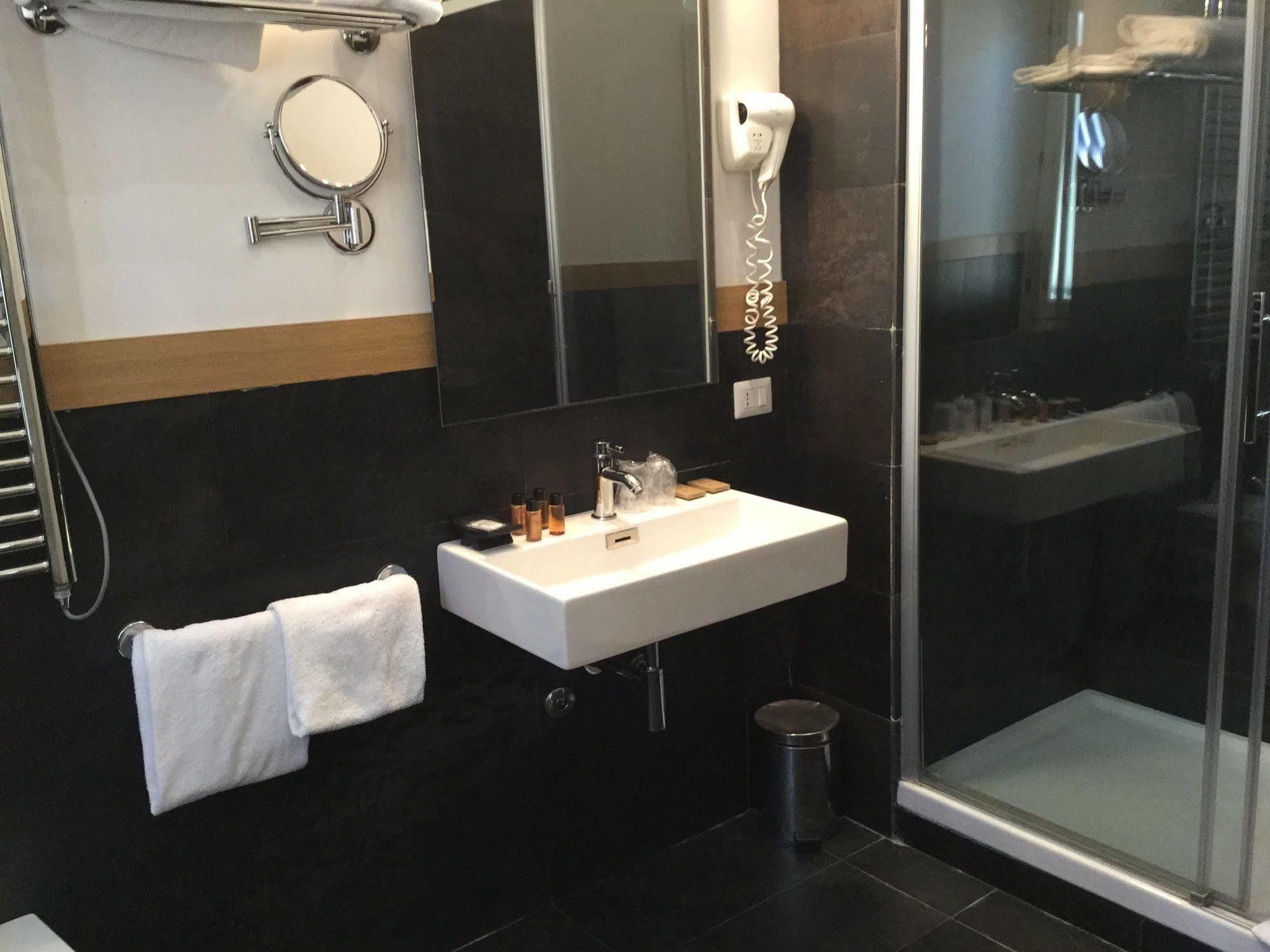 Rhome Terminal Guest House ローマ エクステリア 写真