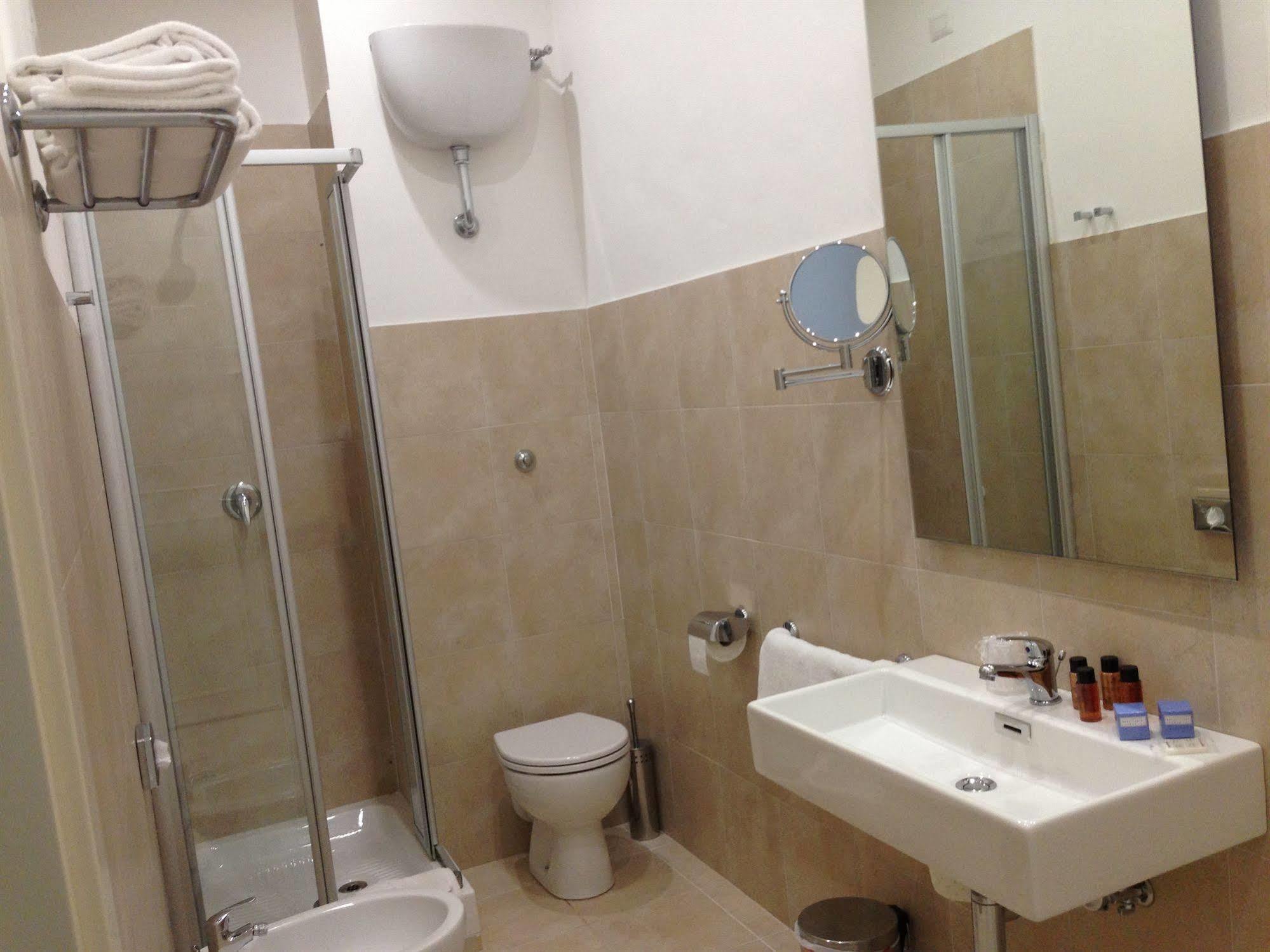 Rhome Terminal Guest House ローマ エクステリア 写真